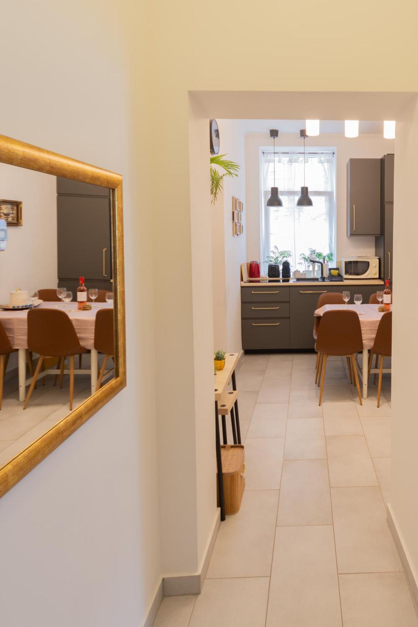 Quiet Rooms In The Bustling City Center 부다페스트 외부 사진